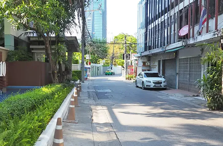 ขายด่วน! คอนโด บ้านสิริสุขุมวิท ซอย 10 ชั้น 8 ย่านธุรกิจ ใกล้แหล่งช้อปปิ้ง BTS / MRT อย่ารอช้า!!