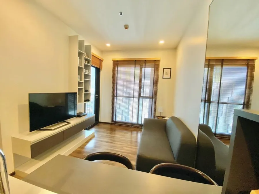 For rent: Wyne Sukhumvit, 23rd floor, pool view, simply decorated, comfortable, clean, pleasing to the eye, fully furnished, don't miss out if you boo
