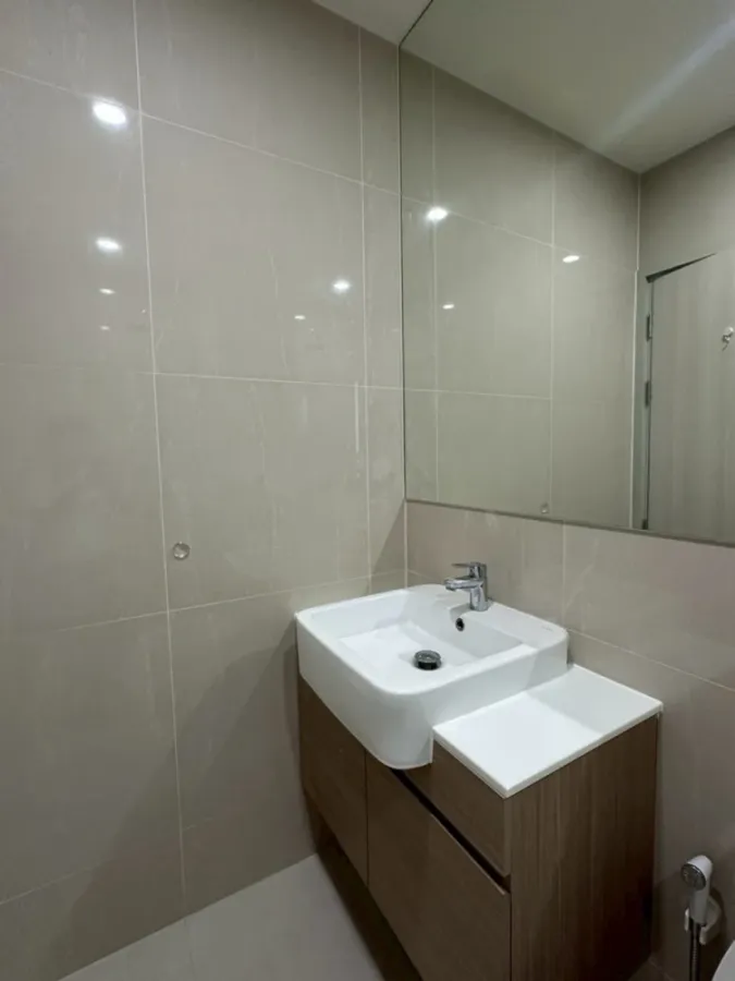 For rent: Noble Revolve Ratchada 2, 32nd floor, fully furnished unit, very livable. Book now, don't miss out!