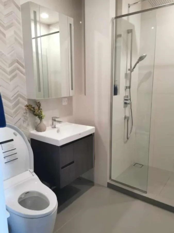 ขาย ให้เช่า Oka Haus Sukhumvit 36 1 ห้องนอน 1 ห้องน้ำ แต่งสวยคุมโทน มาพร้อมเฟอร์นิเจอร์ครบครัน จองเลย