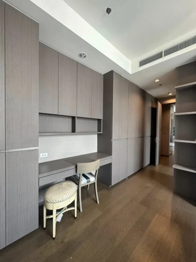ขาย Diplomat สาทร ตกแต่ง Buit-In เรียบหรู ตู้เสื้อผ้าใบใหญ่ใส่ของได้จุใจ กว้างขวาง น่าอยู่ ห้ามพลาด