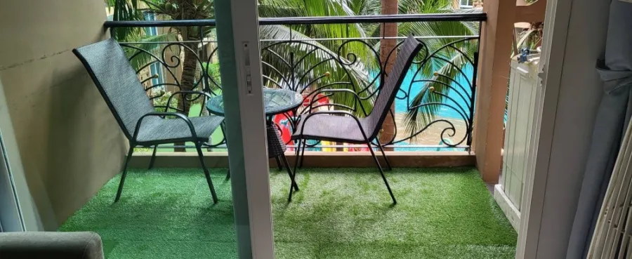For rent: Atlantis Condo Resort Pattaya, 3rd floor, pool view, fully furnished. Install wallpaper throughout the room. Reserve now.