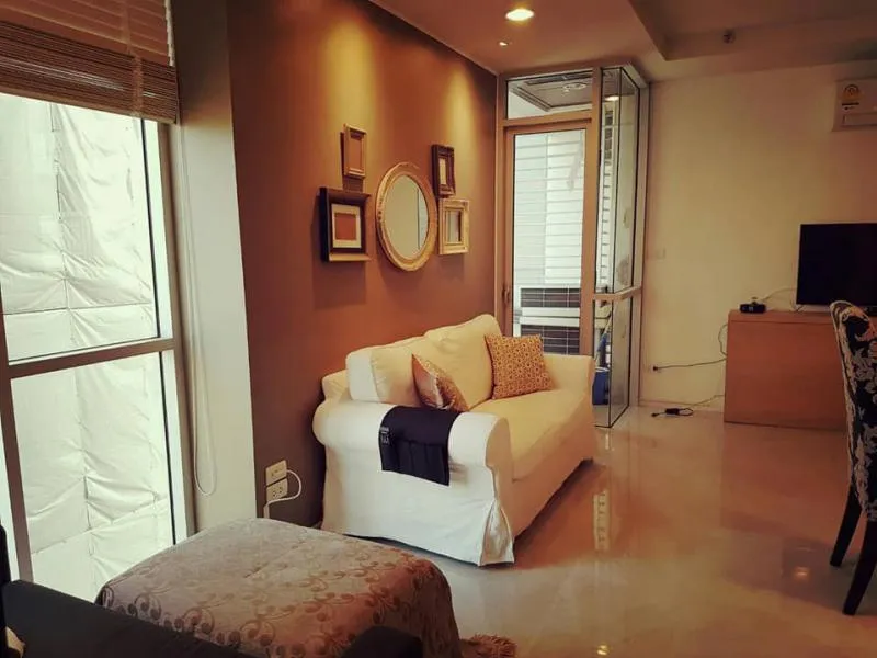 For rent, Abstracts Phahonyothin Park, corner room, 19th floor, cool breeze, fully furnished, great value.