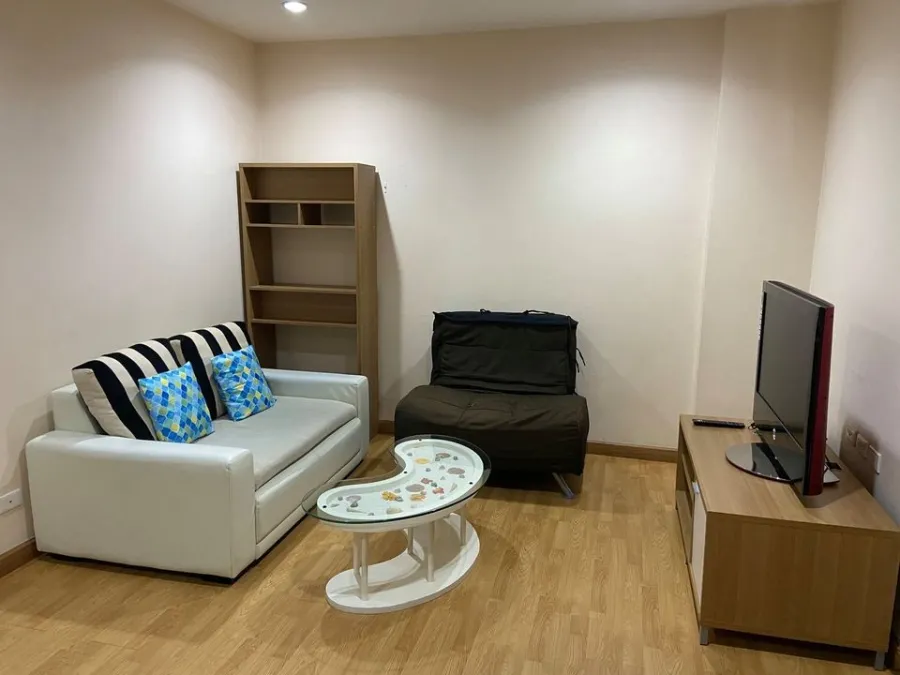 For rent: PG Rama 9 Condominium, spacious room, very beautiful city view. Complete with electrical appliances. Reserve now. Hurry.