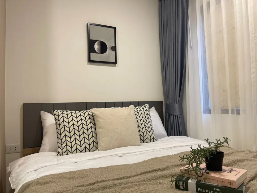 For rent Chewathai Hallmark Lat Phrao - Chokchai 4, fully furnished. Ready to drag your bags into the room. Hurry.