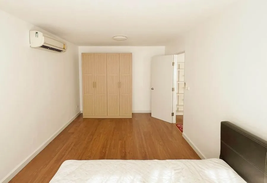 For sale or rent, One Ratchada-Lat Phrao, closed kitchen, fully decorated, ready to move in. If interested, reserve now. Don't miss it. Hurry.
