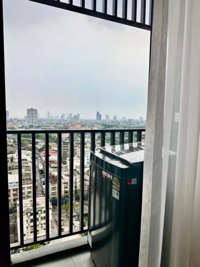 Rich Point @ BTS Wutthakat for rent. Beautifully decorated room with pool view. Book now!