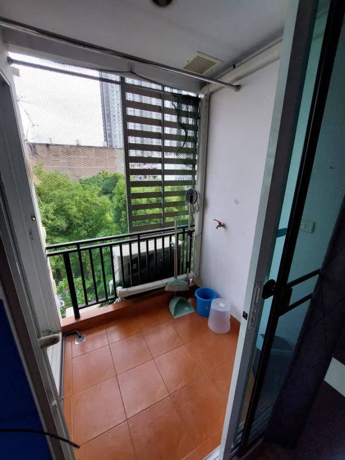 For rent, Regent Home 20 Prachachuen 16, the room is not cramped, comfortable to live in. The sofa is thick and comfortable to sit on. Don't wait, res
