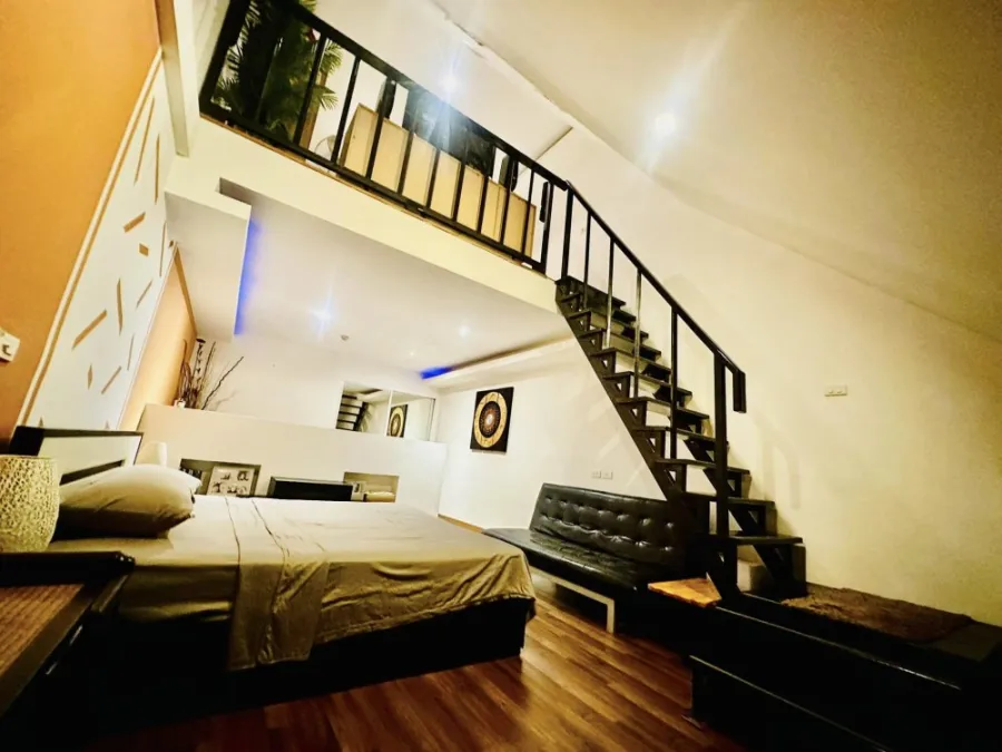 For rent: Nova Mirage, very spacious room. Big screen TV, watch movies to your heart's content The leather sofa is comfortable and not hot. Hurry and