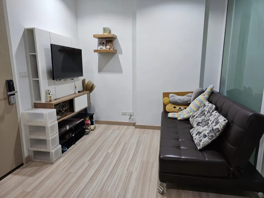 For rent: The Hotel Service, 1 bedroom, high ceilings, airy and comfortable. Affordable price Hurry and reserve before you miss it.