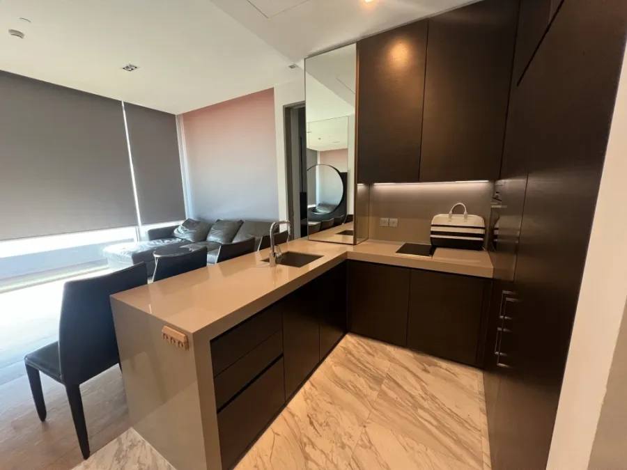 For sale or rent, Sala Daeng One, Lumphini Park view, fully fitted room, nicely decorated with built-in furniture, very spacious area, don't miss it.
