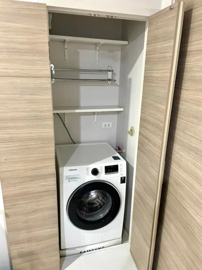 Hive Taksin for sale, corner room, 9th floor, wide balcony, fully furnished. You can reserve in advance. Don't miss it.