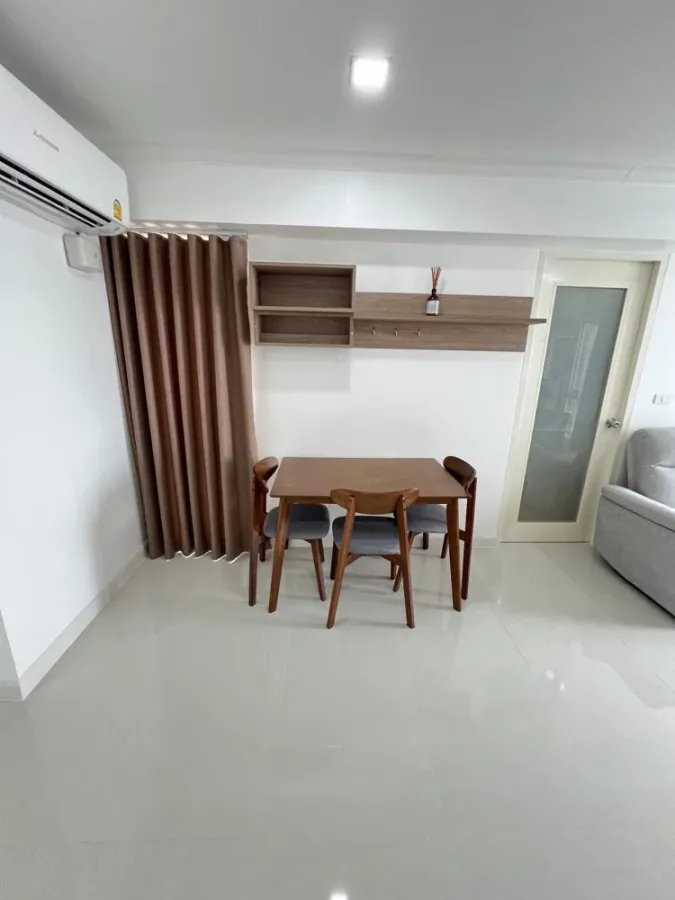 Condo for rent, My Resort Bangkok, built-in TV cabinet. Corner room, very private space, don't miss it.