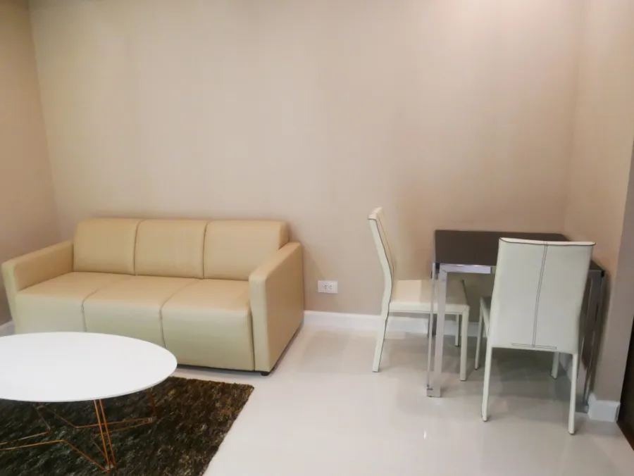 For rent urgently!! Condo The Metropolis, fully furnished. Balcony facing east, don't miss it!!