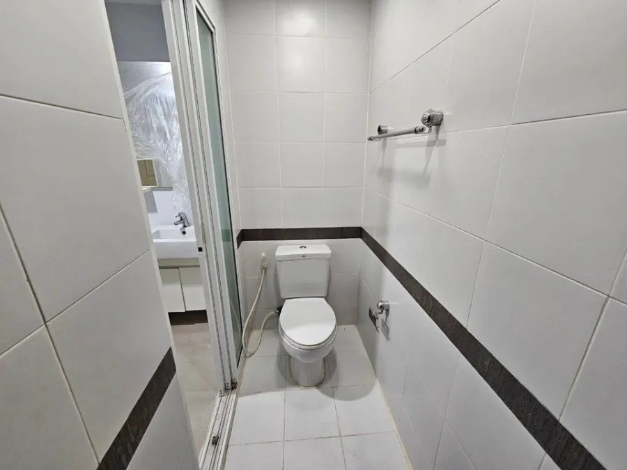 For sale: A Space ID Asoke-Ratchada, spacious empty room, 2 bedrooms, 2 bathrooms, very beautiful central area. Don't miss it.