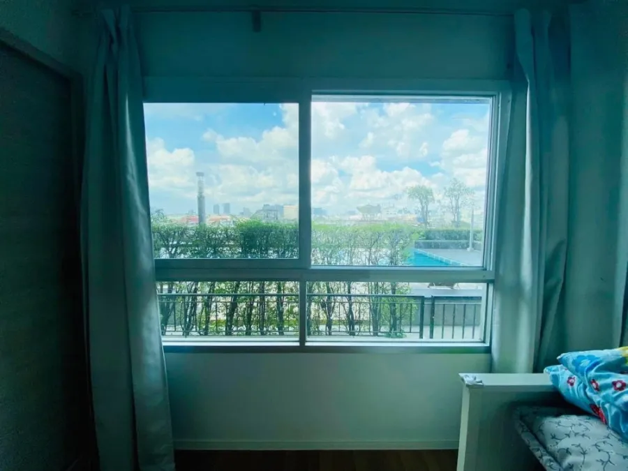 Lumpini Place Suksawat-Rama 2 for sale, spacious room, pool view, with big screen TV, watch movies to your heart's content, don't miss it.