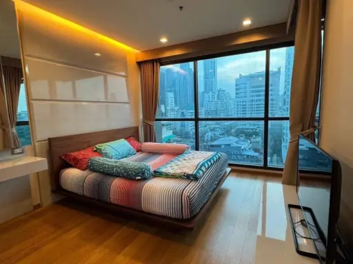 ขาย ดิ แอดเดรส สาทร ชั้น 10 ห้องกว้างขวาง ตกแต่งครบพร้อมเข้าอยู่ รีบเป็นเจ้าของก่อนพลาด