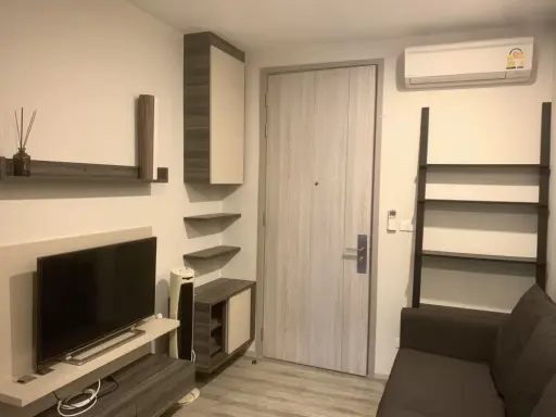 Condo for rent, Centric Ari Station, decorated with wallpaper, 9th floor, nice to live in, just carry your bags and move in.