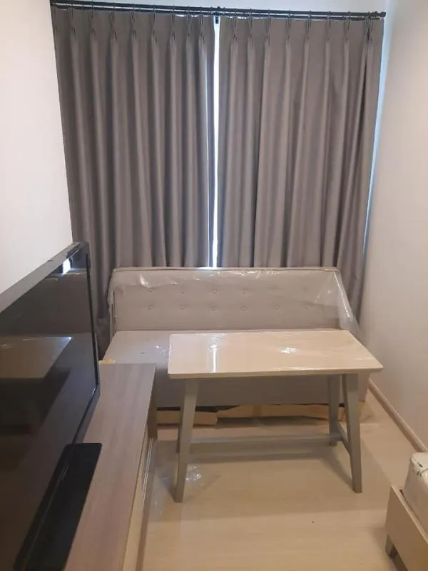 Chapter One Eco Ratchada-Huay Kwang room ready central ready to use There are many shops nearby. There is a shuttle bus to the MRT.