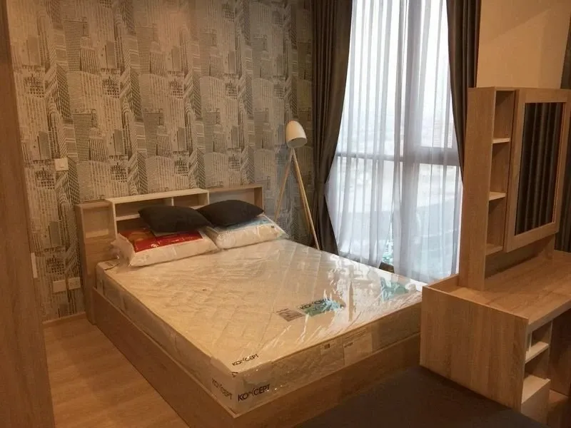 For sale: Noble Revolve Ratchada, high floor, 29th floor, city view, very nice, open view, not blocked, headboard with wallpaper, hurry up and grab it