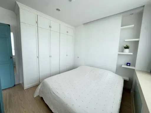 For sale, for rent!! T.C. Green Condo, nice room, decorated in a controlled tone, complete furniture and facilities, don't miss it!!