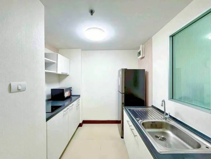 For rent: The Escape Condominium, Sukhumvit 101/1, decorated with beautiful wallpaper, fully furnished, hurry and book now.