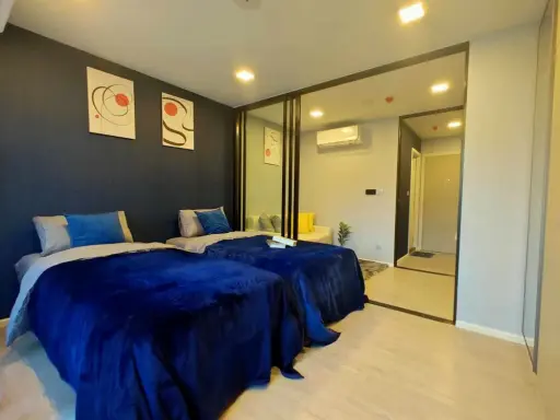 For rent, Cave Ava, 5th floor, airy, not hot, view of the pool and garden. I'd say it's very livable. Book now, don't wait.