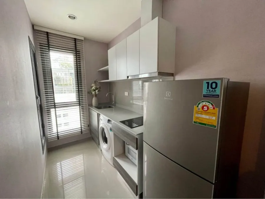 Sell / rent Condo Centric Ratchada-Huay Kwang, convenient transportation, clean room, ready to move in. Don't miss it.