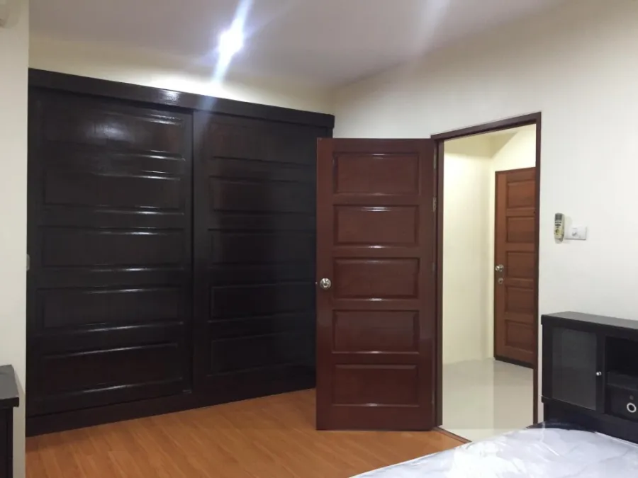 ขาย คอนโด กลางกรุง รีสอร์ท อาคาร B4 ชั้น 2 ห้องใหญ่ พร้อมอยู่ รีบจองก่อนหมด!!