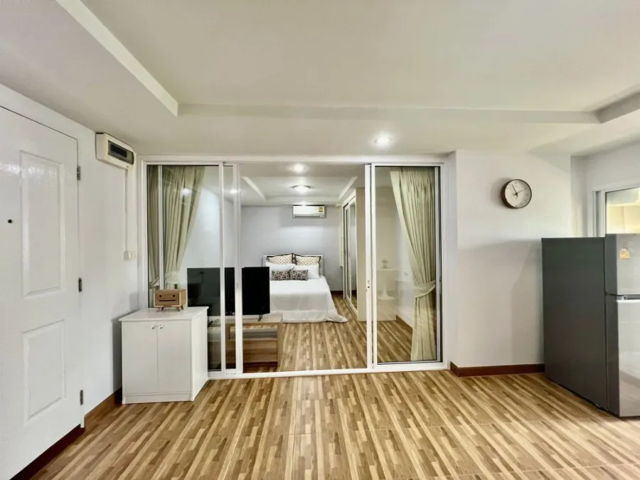 ให้เช่า Happy condo รัชดา 18 ตกแต่งสวย เฟอรื+เครื่องใช้ไฟฟ้าครบ พร้อมจองได้เลยจ้า