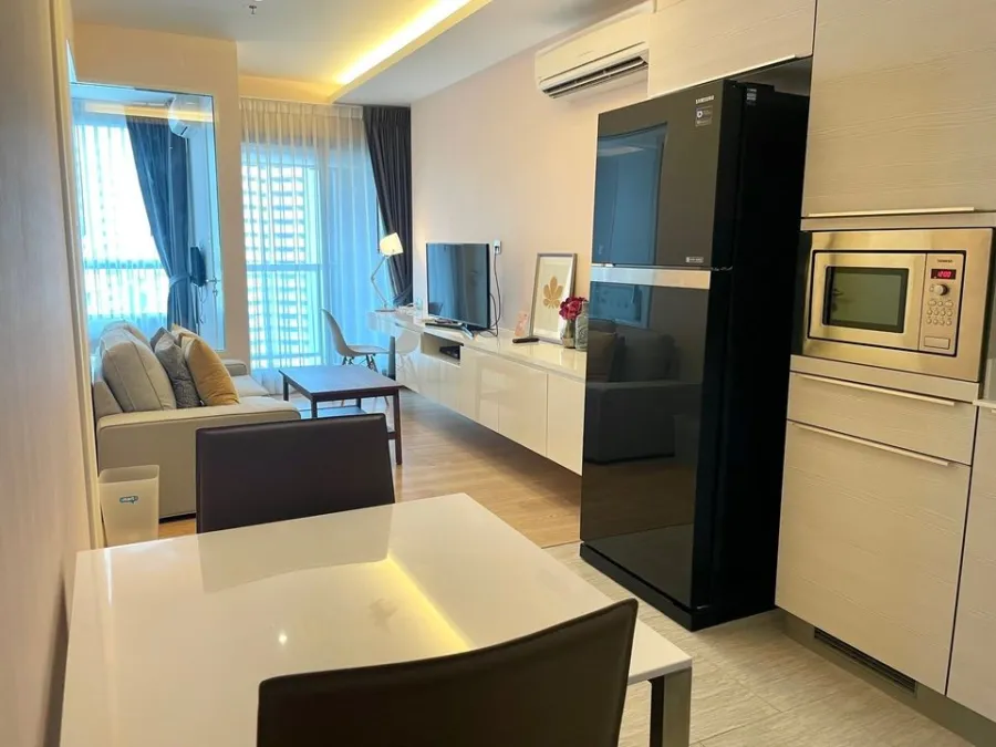 For rent, H Condo Sukhumvit 43, 16th floor, nice room, good furniture. Complete electrical appliances. If interested, reserve now.