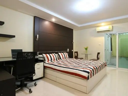 ปล่อยเช่า Happy Condo รัชดา18 ชั้นสูงกำลังดี ตกแต่งครบ ตู้เสื้อผ้าใหญ่ ใส่ของจุใจสุดๆ รีบจองเลยจ้า