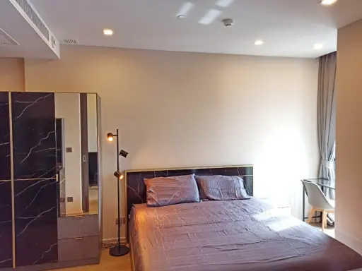 For rent Ashton Asoke, luxury condo, well furnished, premium grade soft mattress Plus the view doesn't block. Book now. Hurry up.
