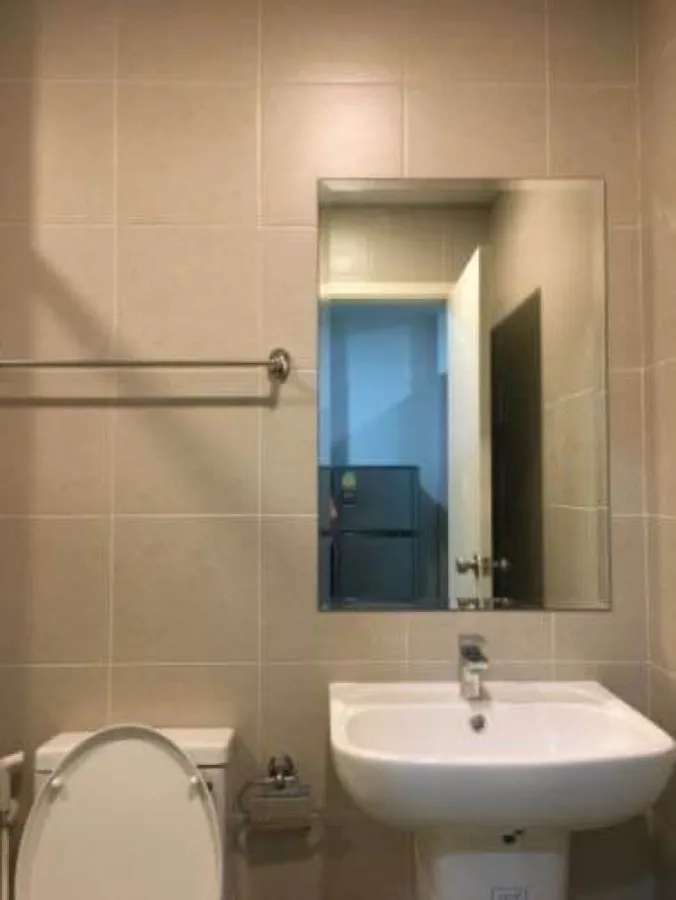 It has arrived. High floor room. Clear city view. Wide angle. Very beautiful. Urgent rent. Supalai Park Condo, Talat Phlu Station. Don't miss it.