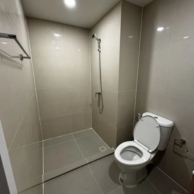For rent: FLEXI Sathon - Charoen Nakhon. Spacious and comfortable room with full furnishings. Book now!