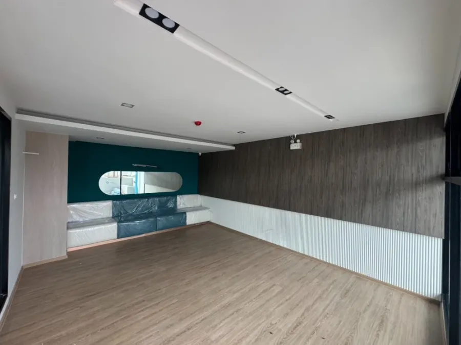 Down payment sale, Hi 48 Suthisan, 5th floor, corner room, very quiet and private. Interested in owning one, reserve now.
