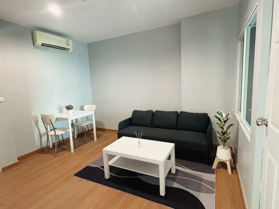 For rent: Life @ Ratchada-Huaikwang. Spacious room with plenty of usable space. Fully furnished. Just bring your suitcase and move in!