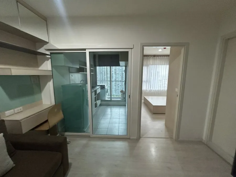 For sale rent : Aspire Sathorn-Tha Phra with quality built-in furniture, great view, great atmosphere. I must say you must book.