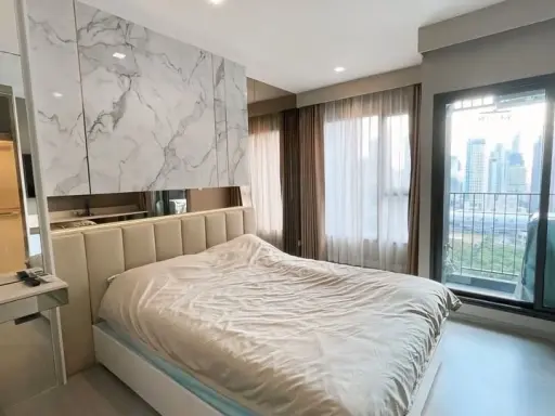 Life Asoke-Rama 9 condo for sale/rent. High floor, corner unit, good ventilation, unobstructed city view. Beautiful room, great price. Book now! images
