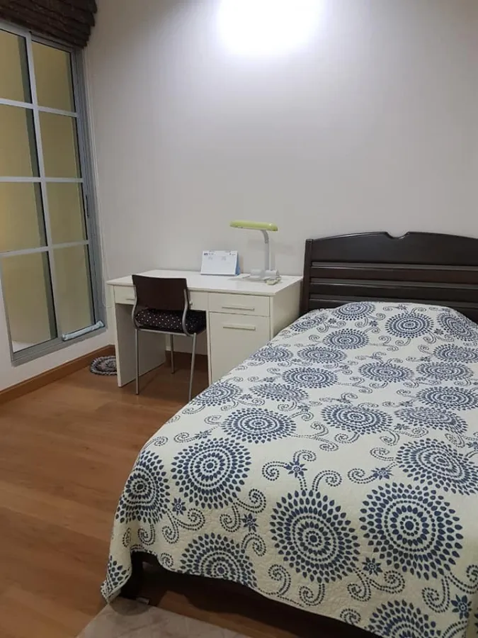 For rent, Baan Klang Krung, Siam-Pathumwan, 2 bedrooms, big sofa, sitting very comfortable. Plus all electrical appliances. Must reserve.