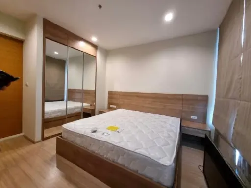 For rent: Rthythim Rathada Huaykhang. Spacious room, comfortable, high floor, fully furnished. Hurry before the room is gone!!
