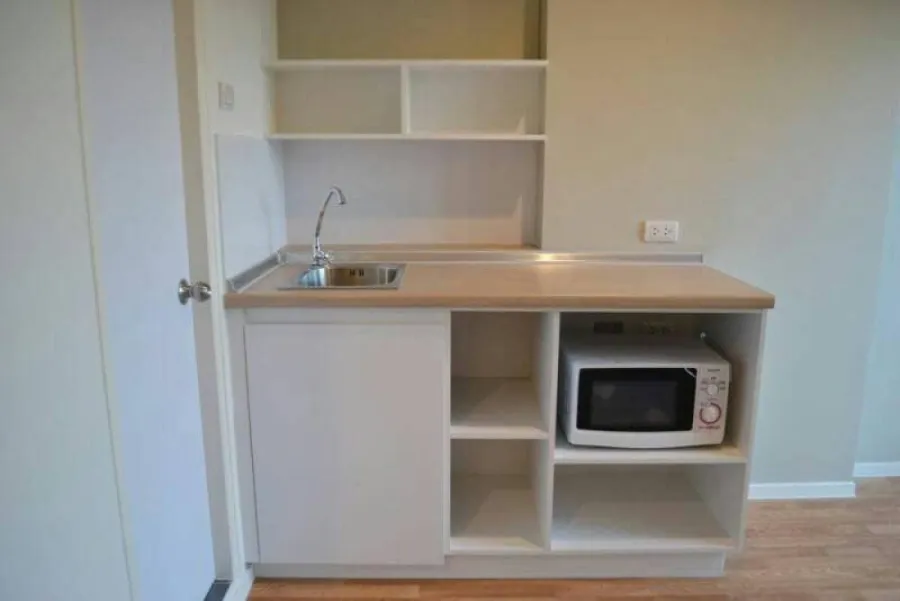 For rent, Lumpini Park Petchkasem 98, corner room, not attached to anyone, beautiful room with furniture and electrical appliances.
