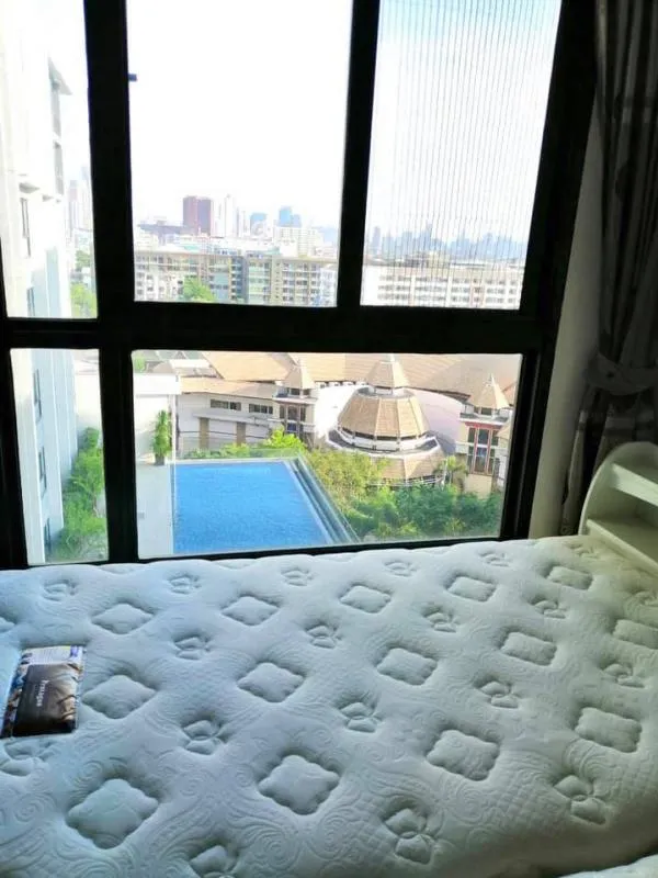 อยากนอนมองวิวสระ ต้องห้องนี้เลยจ้า ขาย Quinn condo ผนังติดวอลทังห้อง สวยแบบนี้ต้องจัดแล้วจ้า