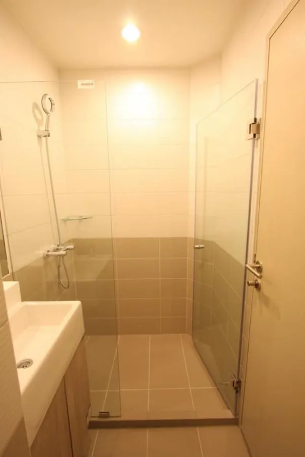 Give me a shot. Urgent !! Ideo Q Chula-Samyan condo, corner room, good location, convenient transportation, book now !!