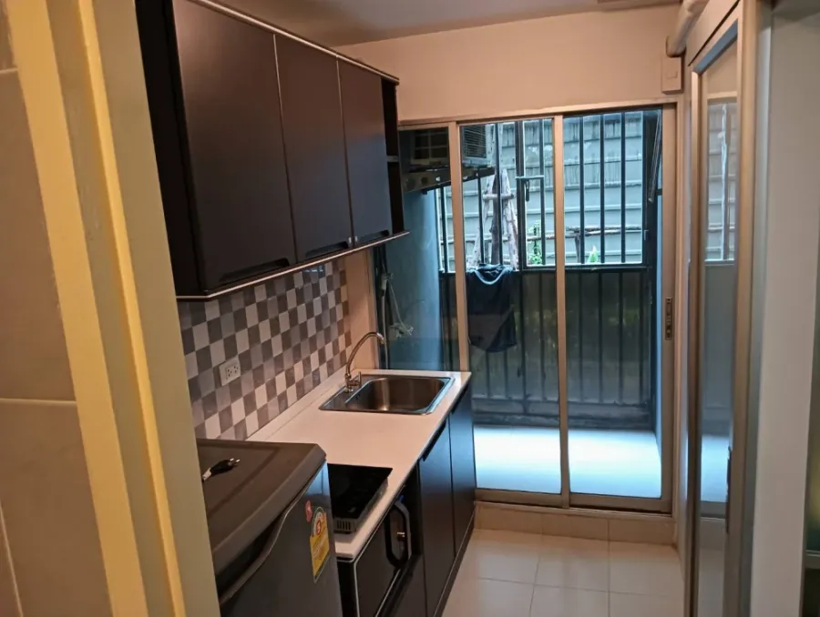 For rent: D condo Campus Resort Ratchapruek - Charan 13. The unit is in a side zone, with access through the garden area – super private!