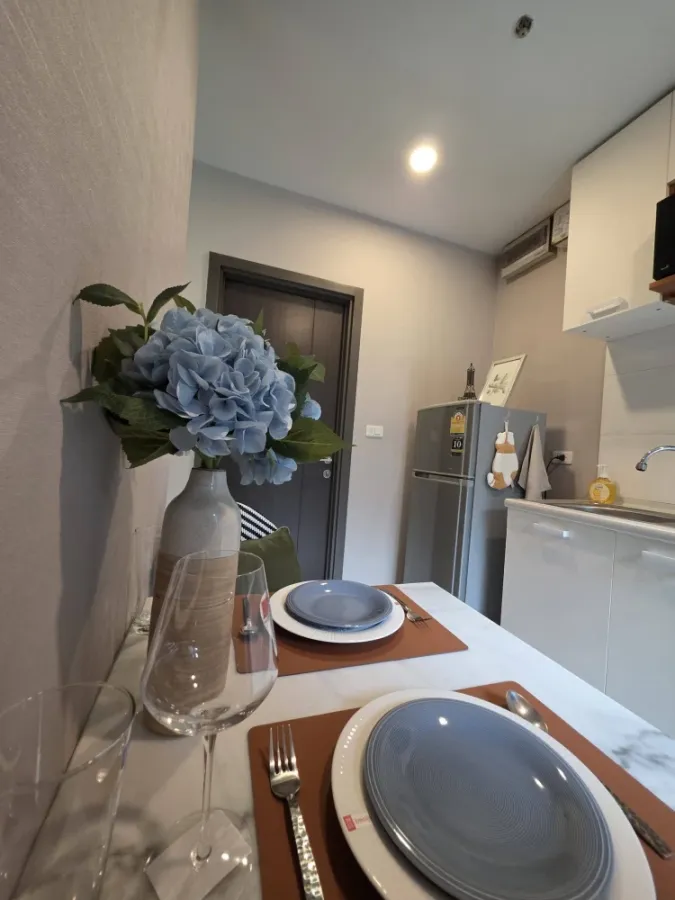 For rent: The Base Park West, beautifully decorated unit with complete amenities at an amazing price. Book yours today!