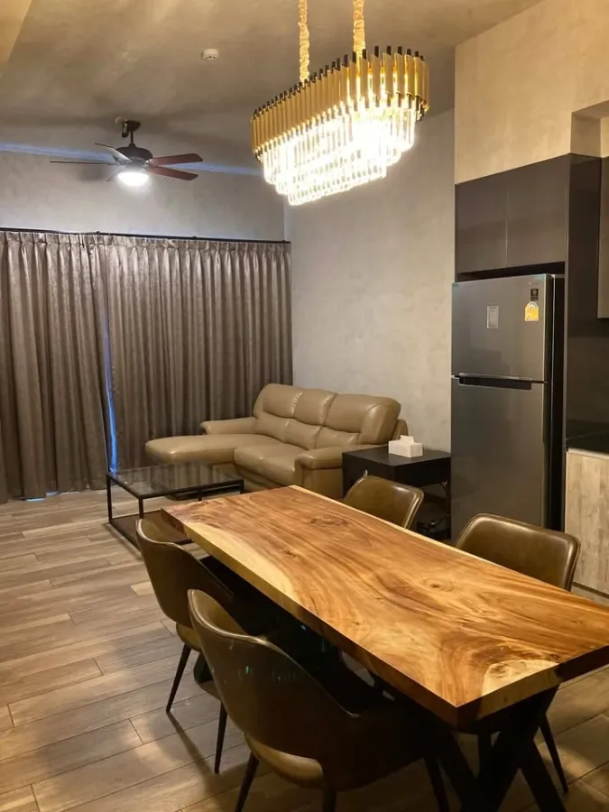 Selling The Lofts Asoke, 2 bedrooms, spacious living area, great location, fully furnished. Don't miss out!