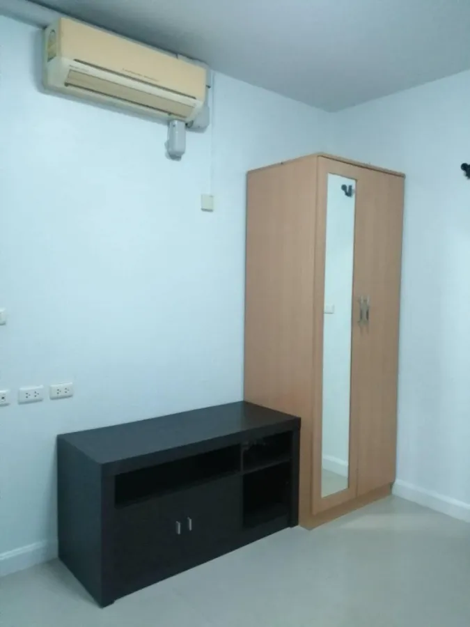 Condo for sale, The Cash Rama 3-Samrong, white room, comfortable to the eyes, glass partitions separate the space, full of furniture, reserve now!