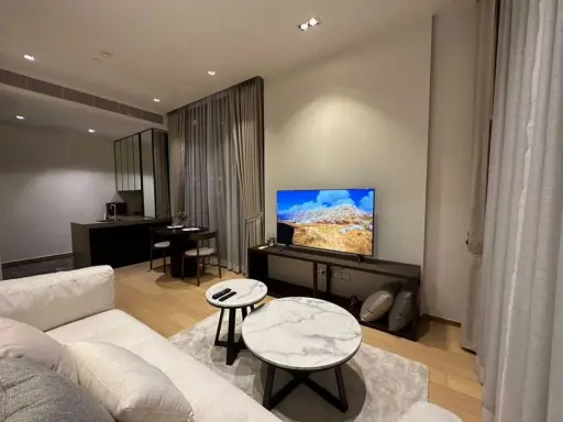 For rent, 28 Chidlom, 16th floor, corner room, fully furnished, luxurious, very inviting, so you shouldn't miss it, book now.