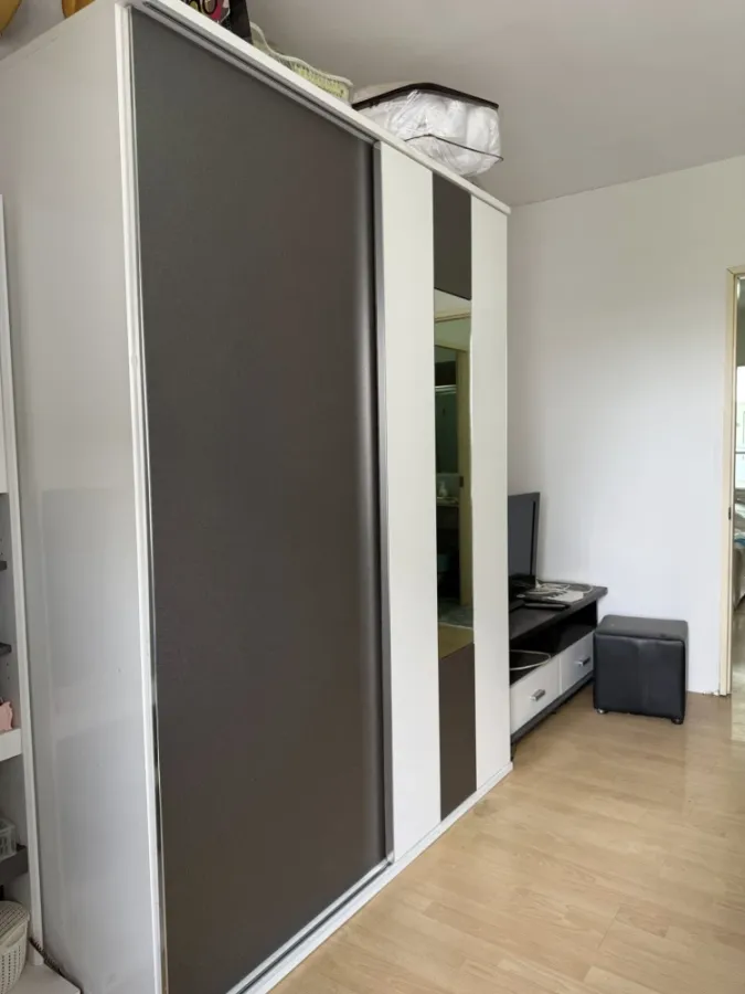 Selling a lovely unit at Garden Court, 3rd floor, fully furnished. Don't miss this great deal!